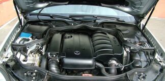 Jak najlepiej wyciszyć komorę silnika?