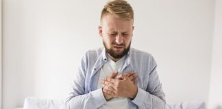 Jakie są objawy uszkodzonego sworznia wahacza?