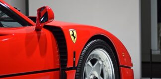 Ile koni mechanicznych ma Ferrari F40?
